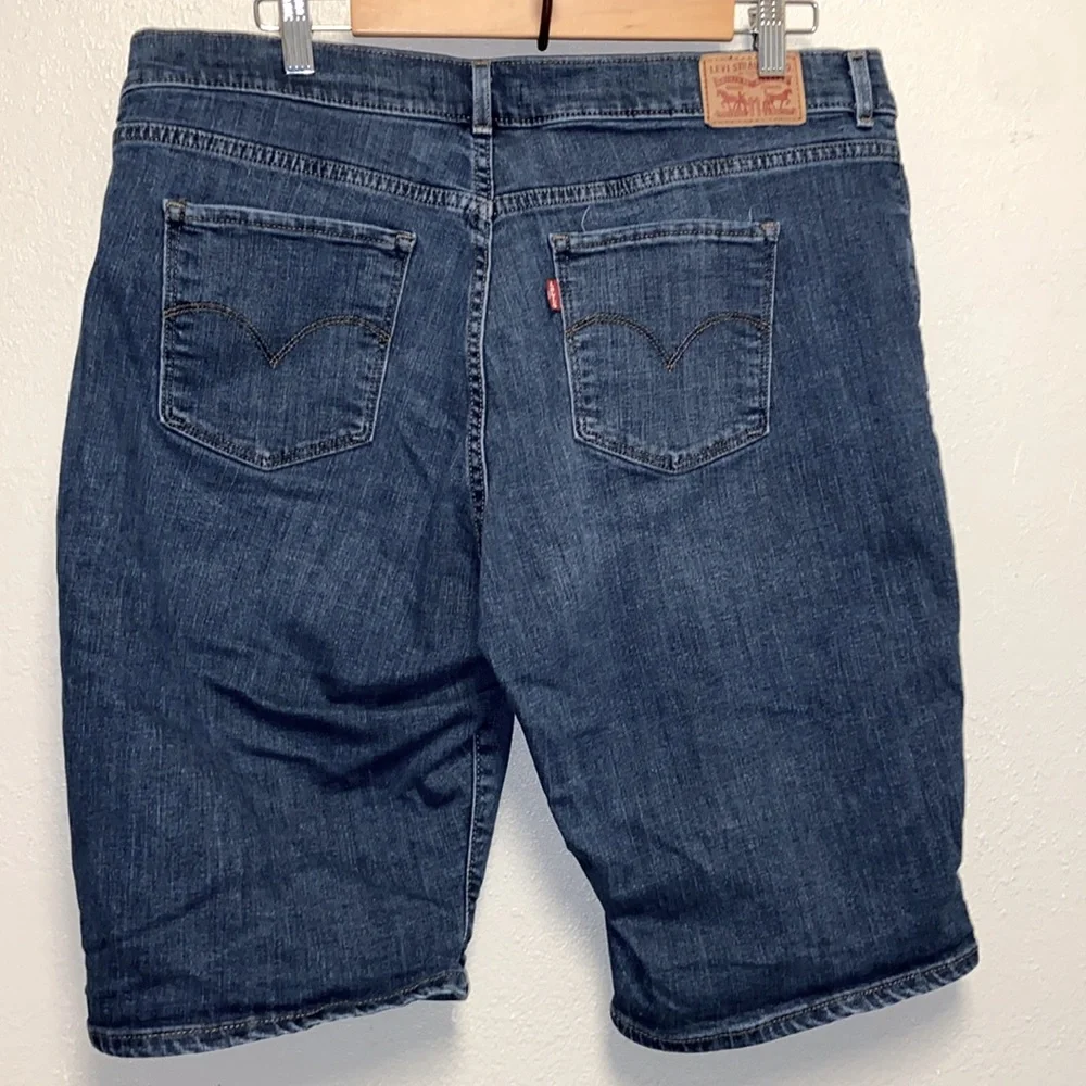 Levi’s Plus Size Dark Wash Denim Classic Bermuda Shorts 3437